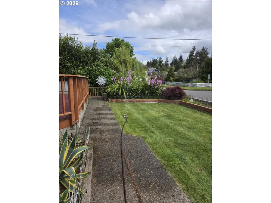 3330 Chester St, North Bend, OR 97459 - #2