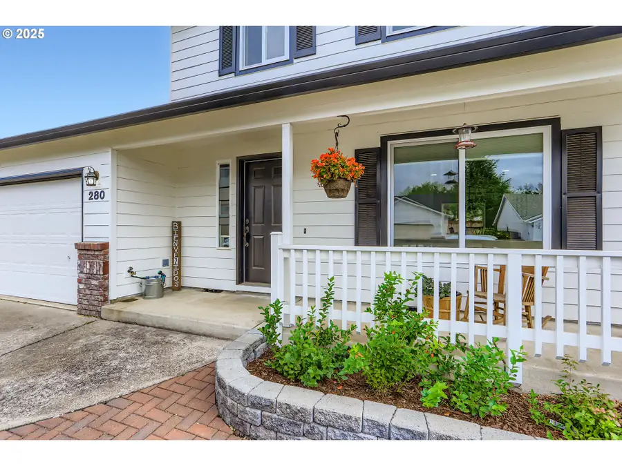 280 NW Country Ct, McMinnville, OR 97128 - #2