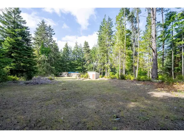 69175 Sharp Rd, NorthBend, OR 97459