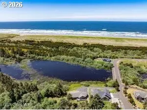 33032 Pacific Bellevue Ln, Warrenton, OR 97146 - #2