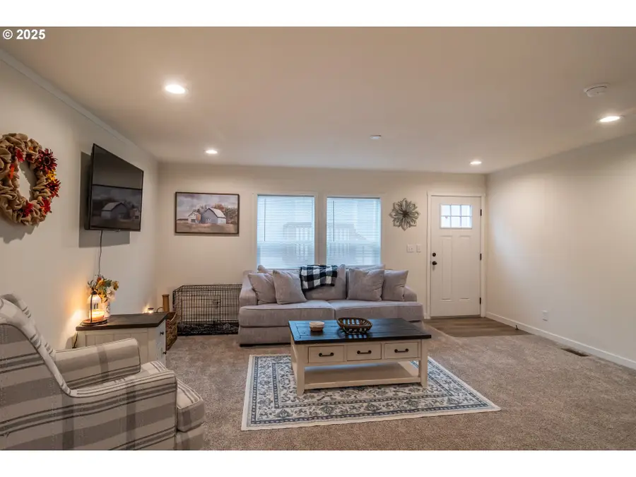 408 Whipple Ave, Drain, OR 97435 - Image #3