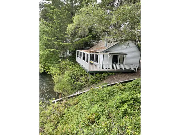 54460 Mckenzie River Dr, BlueRiver, OR 97413
