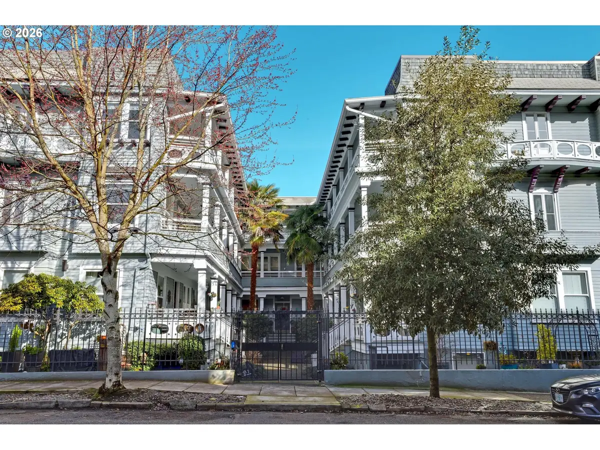 2127 NW Irving St, Portland, OR 97210 - #1