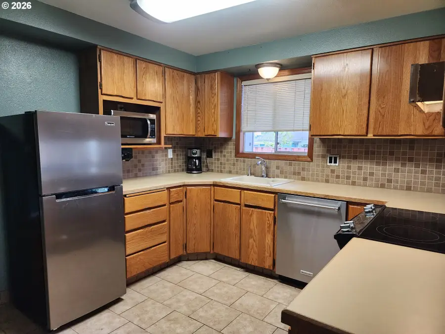 130 NE 12th Ave, Canby, OR 97013 - #3