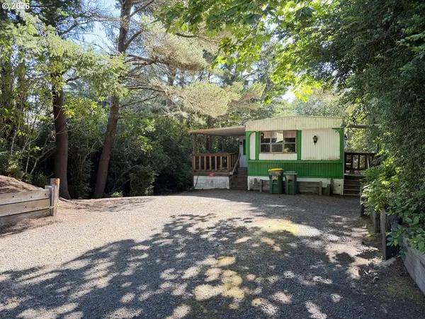 1600 Rhododendron Dr #196, Florence, OR 97439