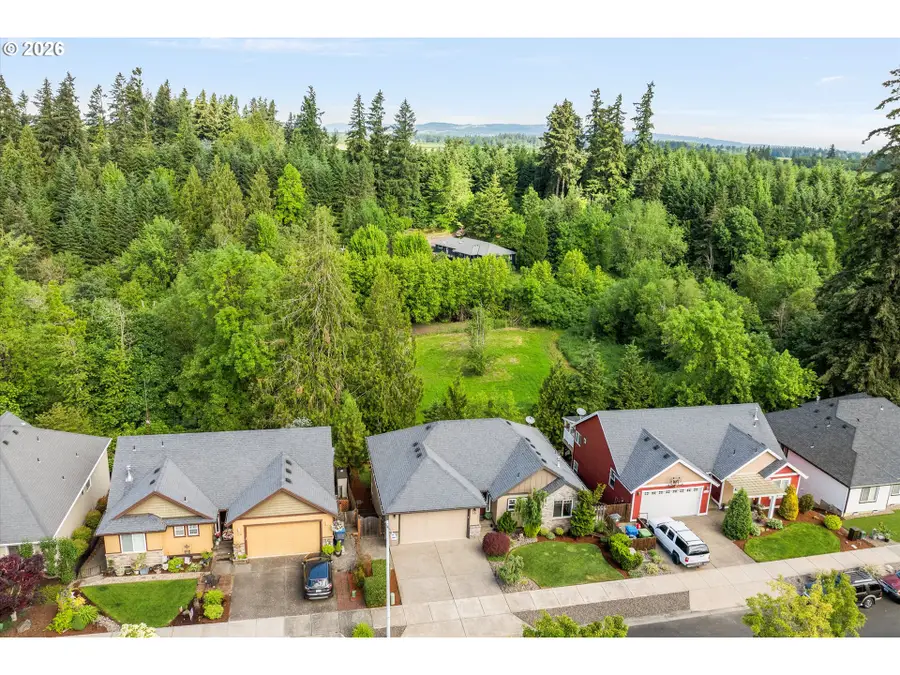 3769 10th St, Hubbard, OR 97032 - #2