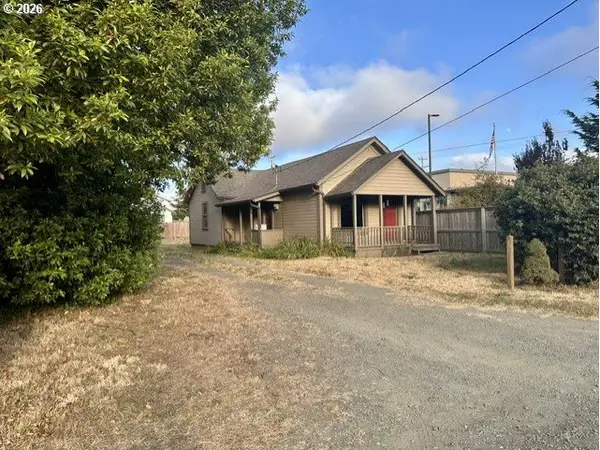 1957 Myrtle St, NorthBend, OR 97459