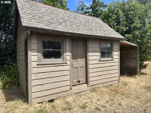 1957 Myrtle St, North Bend, OR 97459 - #2