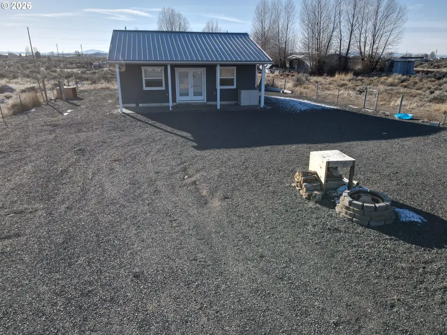58098 N Maple Circle Rd, Silver Lake Fort Rock, OR 97641 - Image #2