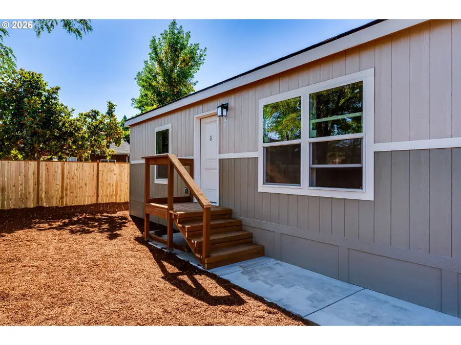 401 S 52nd St, Springfield, OR 97478 - #2