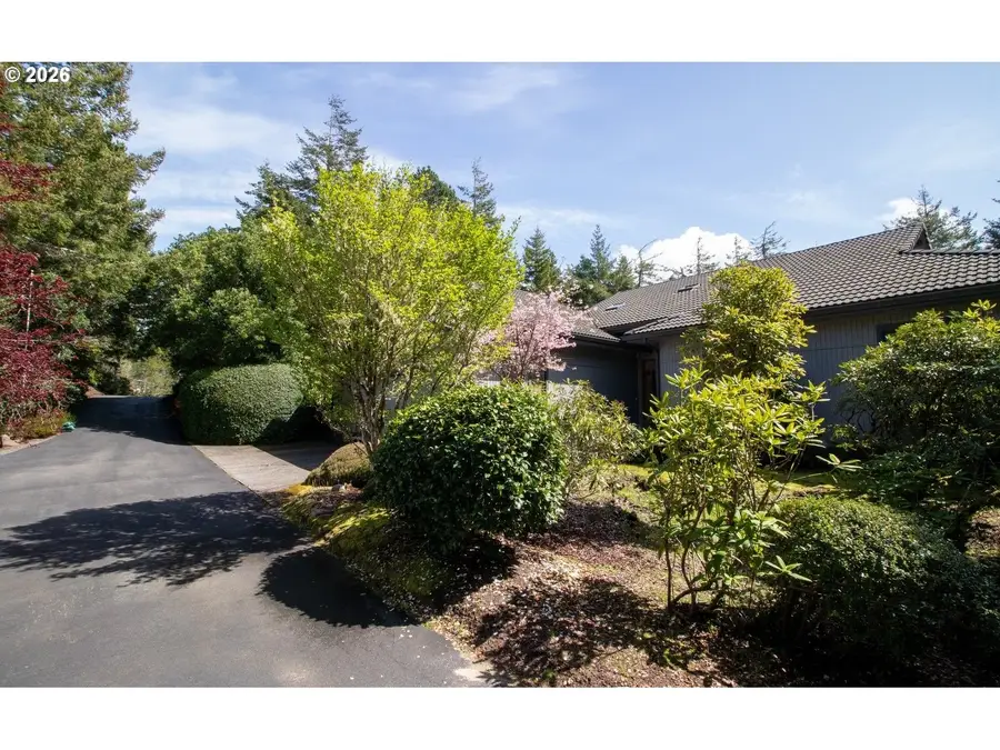 5009 Kelsie Ct, Florence, OR 97439 - #3