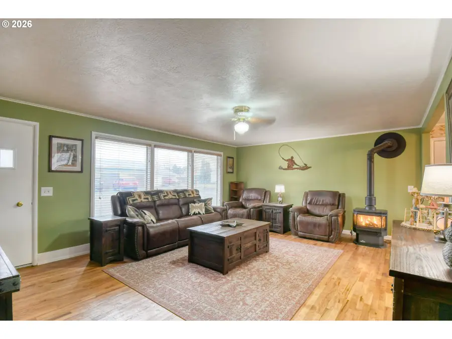 321 NE 42nd St, Pendleton, OR 97801 - Image #3