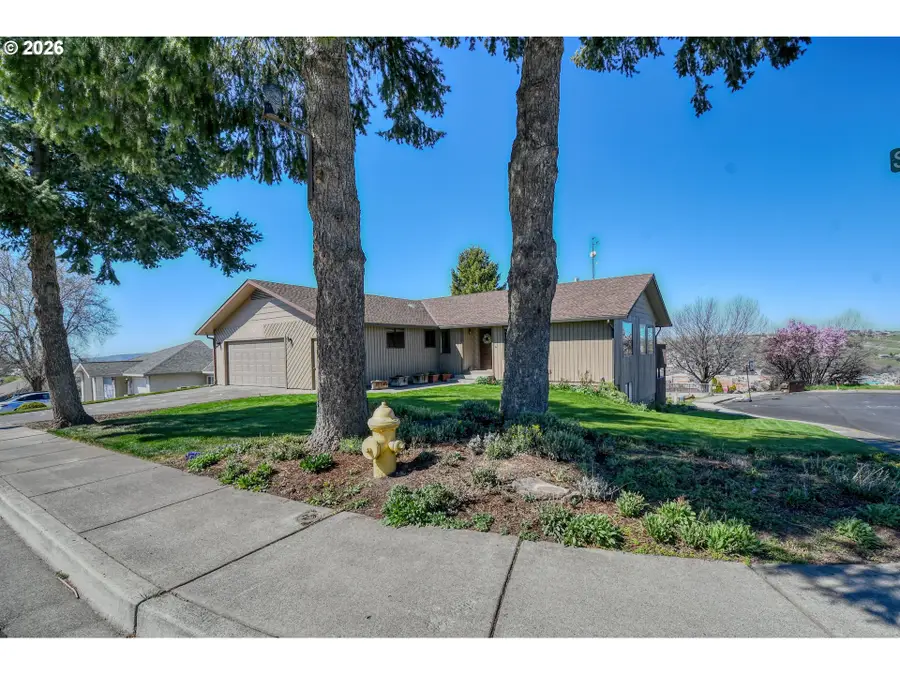 17 SE Kirk Ave, Pendleton, OR 97801 - #2