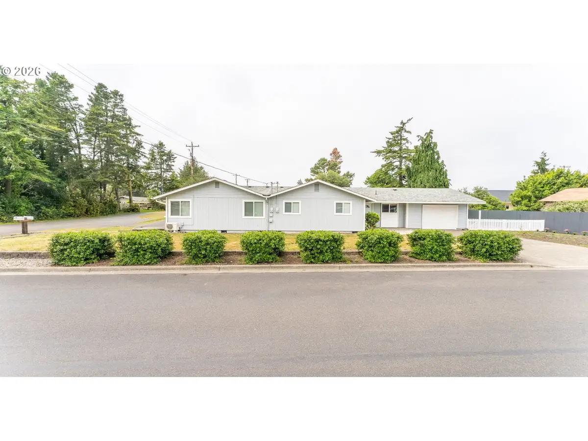 2025 Pine St, Florence, OR 97439 - #1