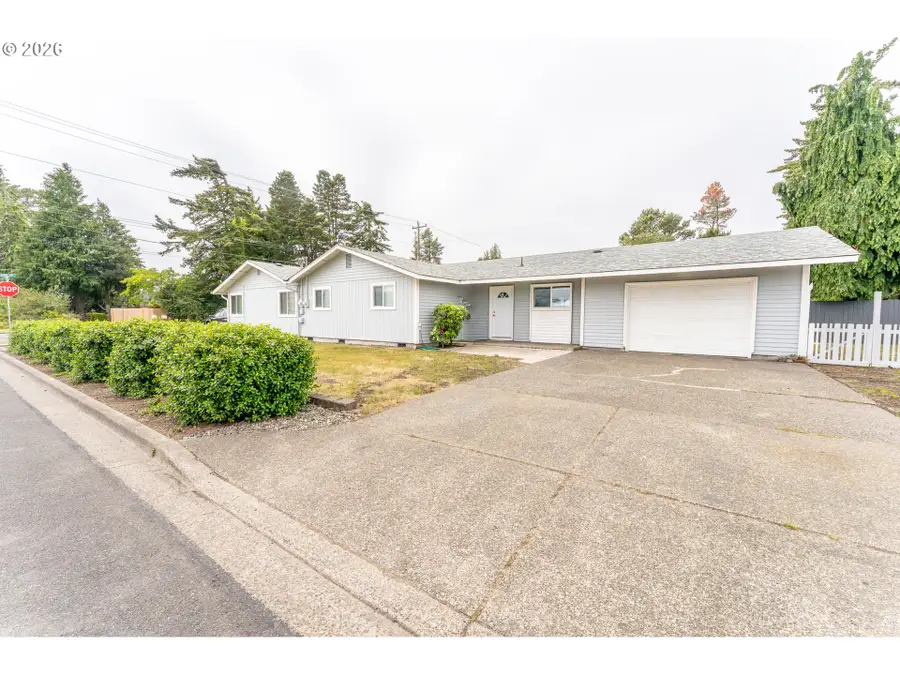 2025 Pine St, Florence, OR 97439 - #2
