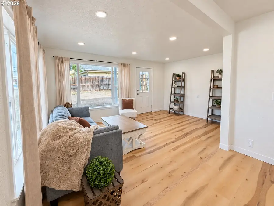 1618 SE Cobb St, Roseburg, OR 97470 - #3