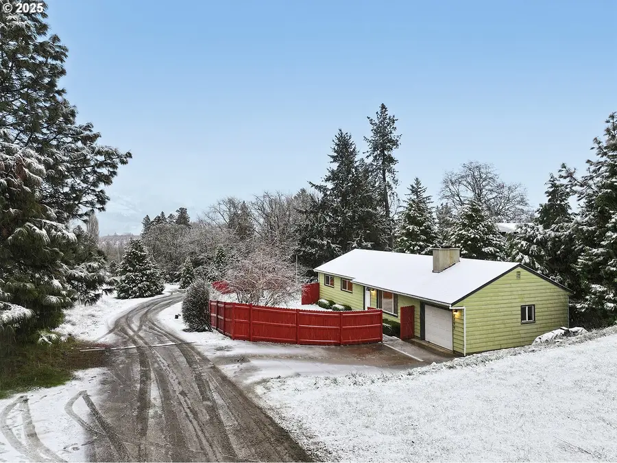 3299 Durland Dr, Hood River, OR 97031 - Image #2