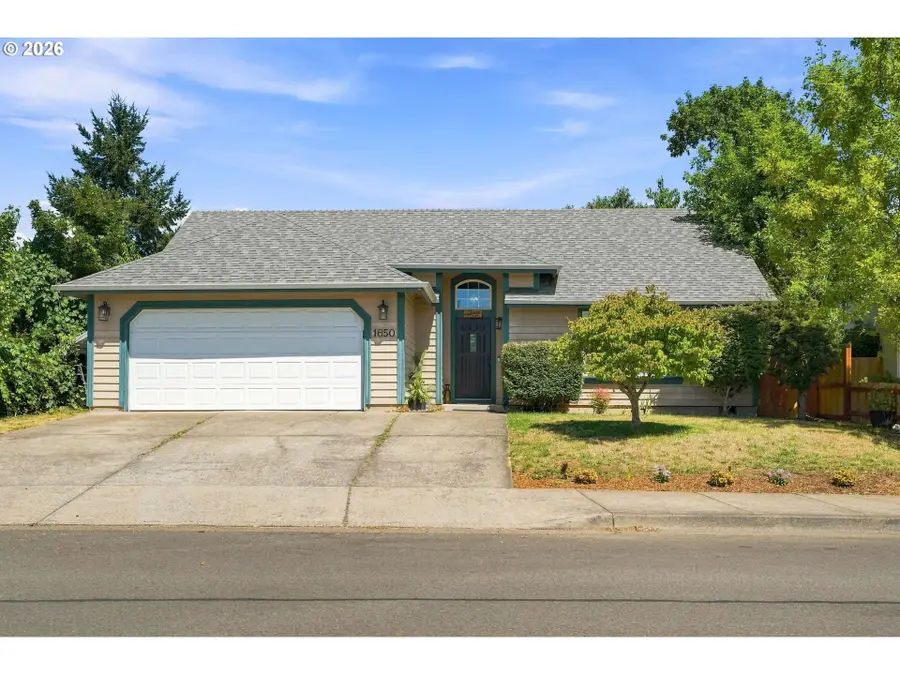 1650 Daugherty Ave, Cottage Grove, OR 97424 - #2