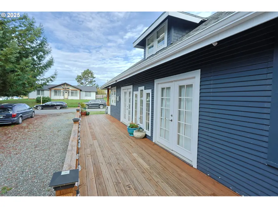 281 W 4th St, Coquille, OR 97423 - Image #2