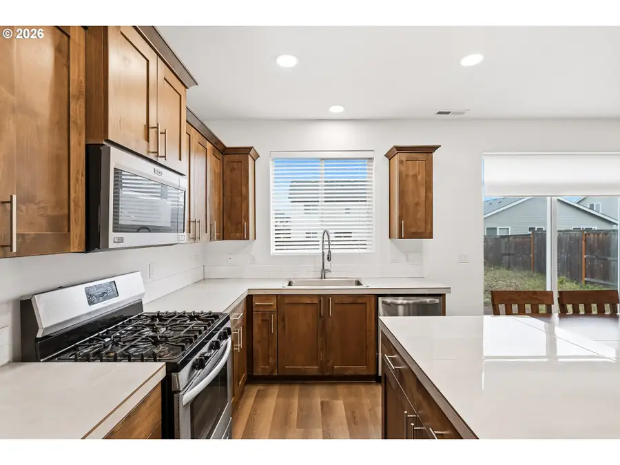 2095 S Heather St, Cornelius, OR 97113 - Image #2