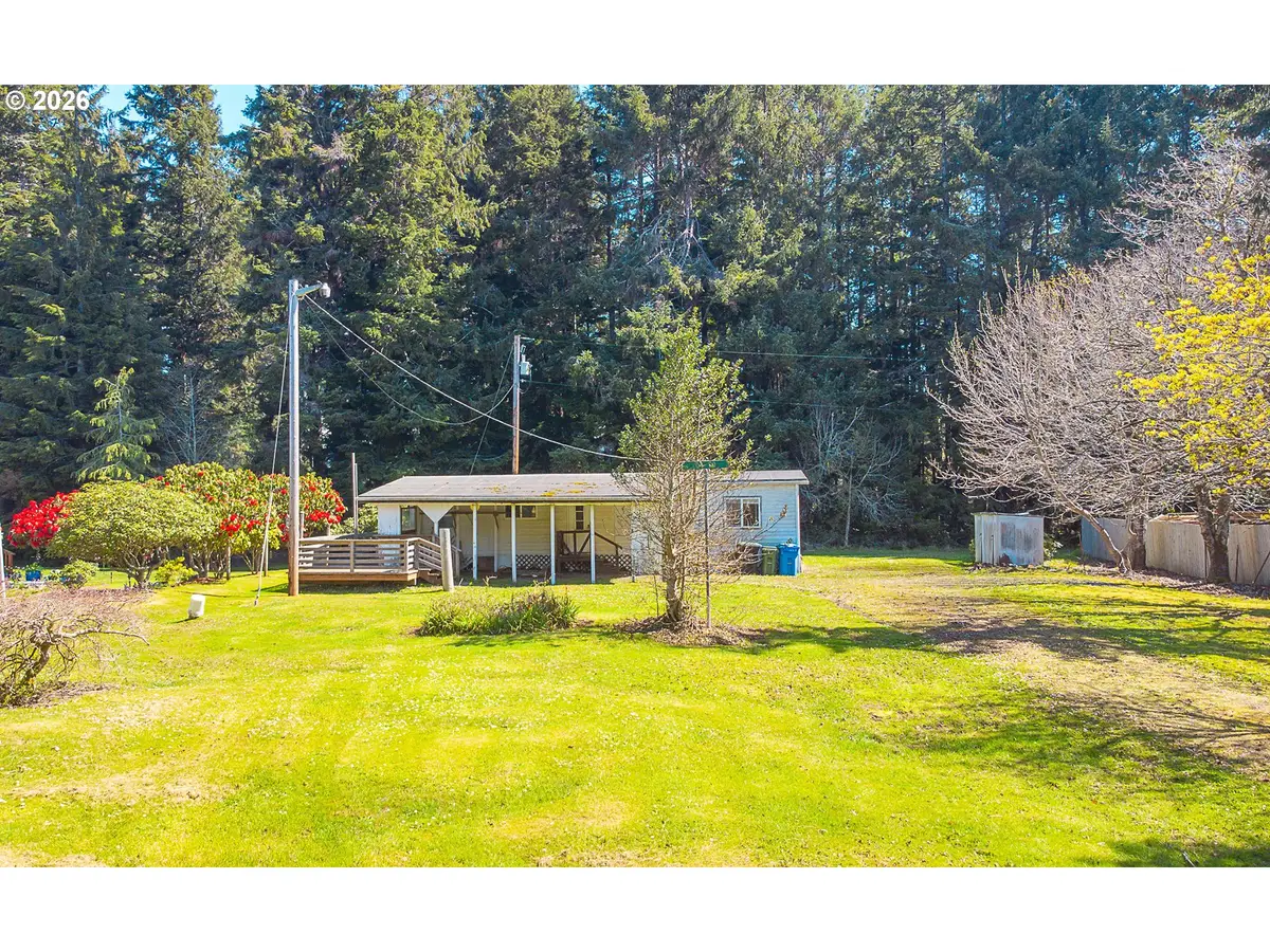 1752 SE Hall Ct, Waldport, OR 97394 - #1