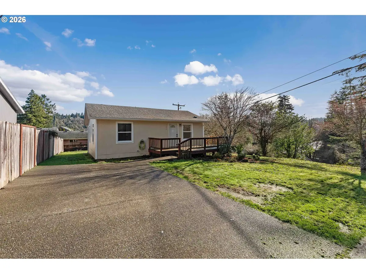 1390 Pennsylvania Ave, Coos Bay, OR 97420 - Image #1