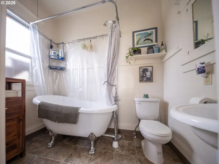 3911 SE 28th Pl, Portland, OR 97202 - Image #2