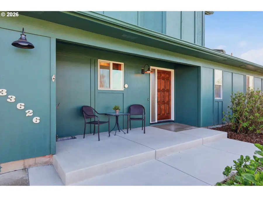 33626 Paiute Ln, Eugene, OR 97408 - #2