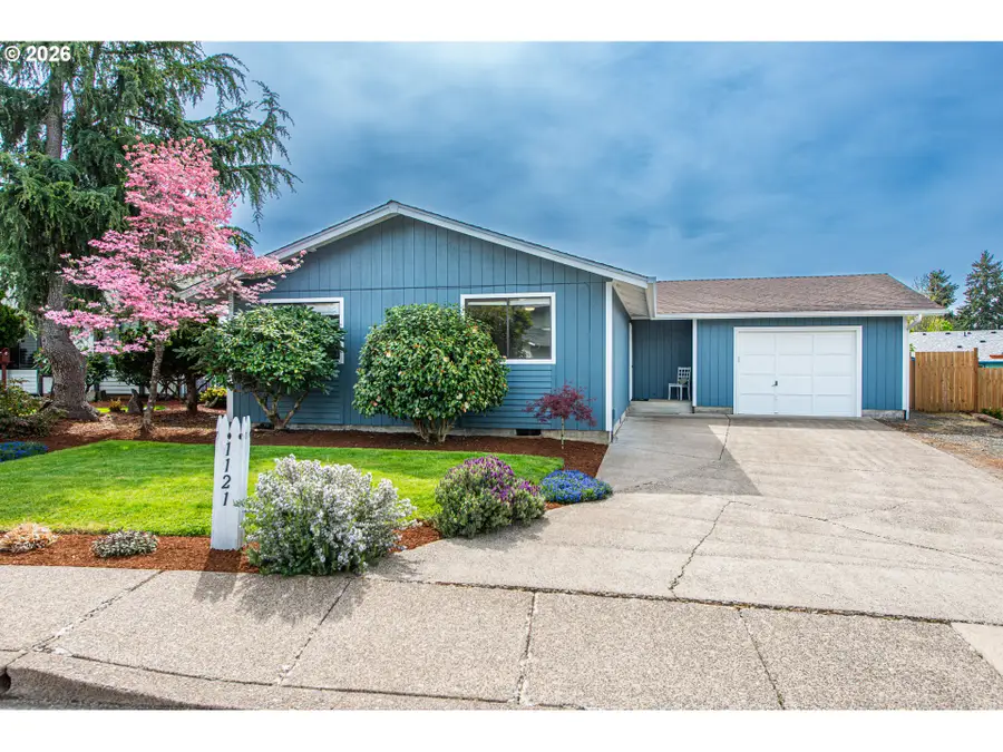 1121 Cedar Pl, Creswell, OR 97426 - #2