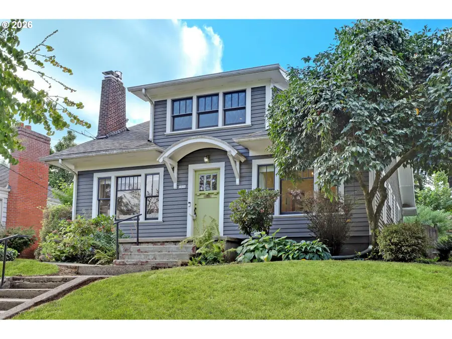 3954 SE Ash St, Portland, OR 97214 - #2