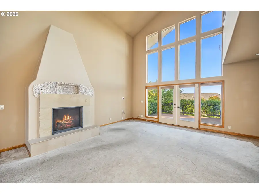 747 Holbrook Ln, Creswell, OR 97426 - #2