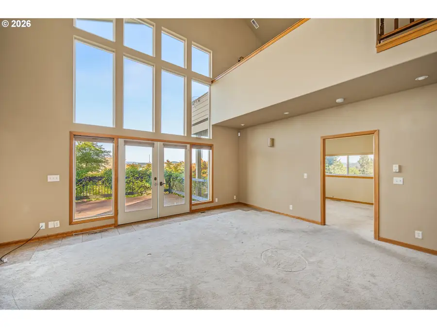 747 Holbrook Ln, Creswell, OR 97426 - #3