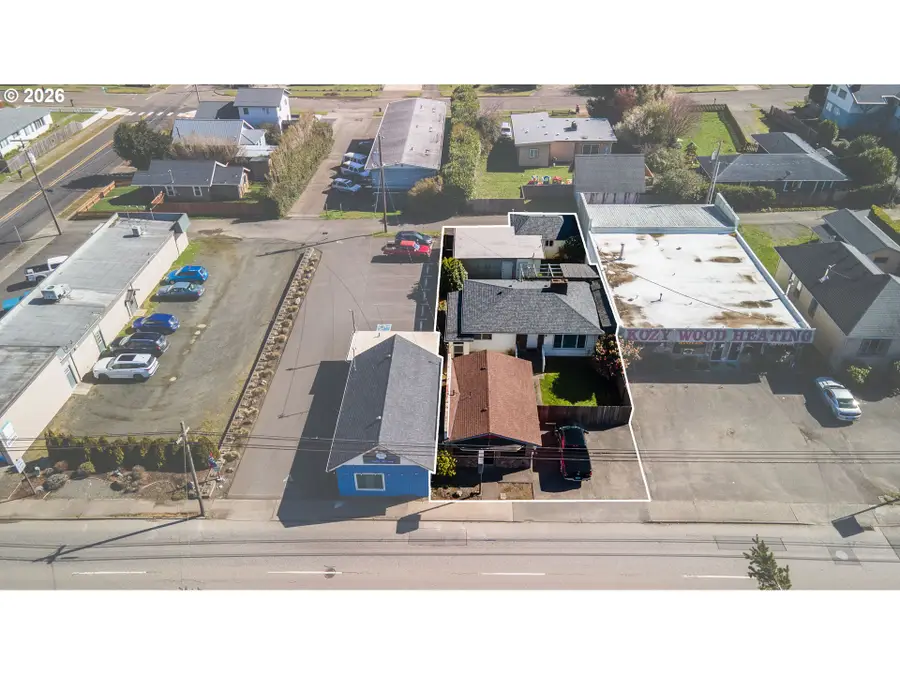 2245 Broadway Ave, North Bend, OR 97459 - #2