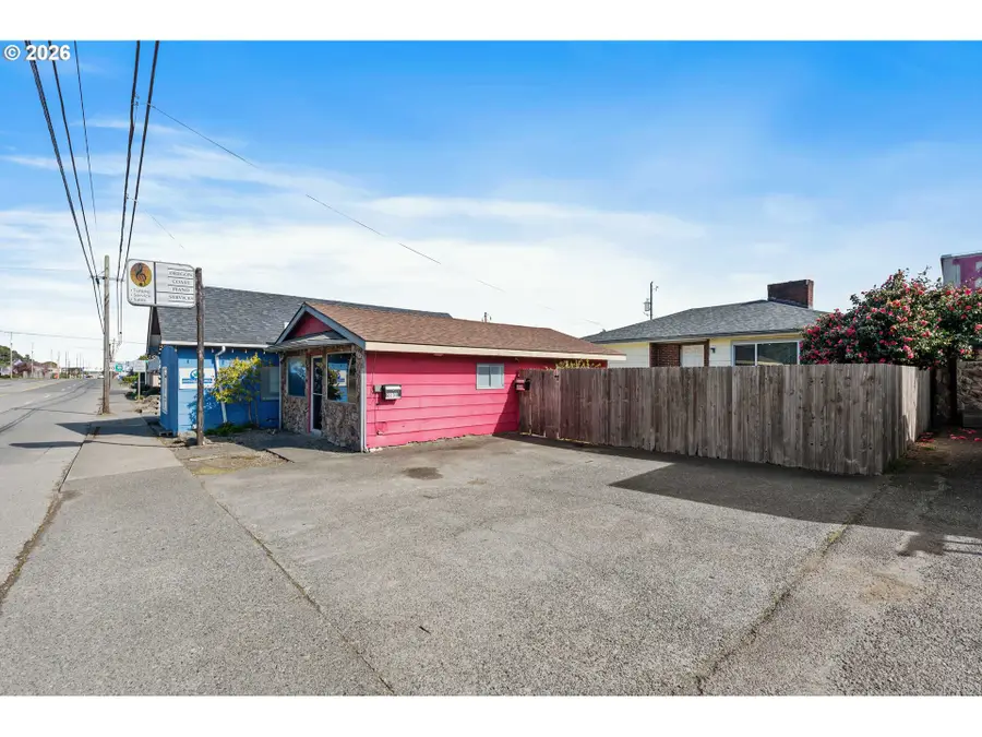 2245 Broadway Ave, North Bend, OR 97459 - #3