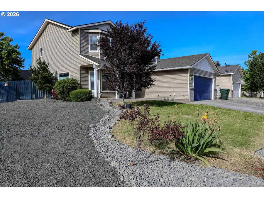 415 E Browning Ave, Hermiston, OR 97838 - #2