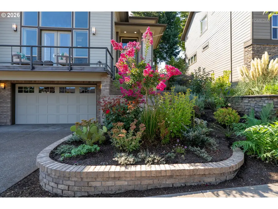 1214 SW Ophelia St, Portland, OR 97219 - #2