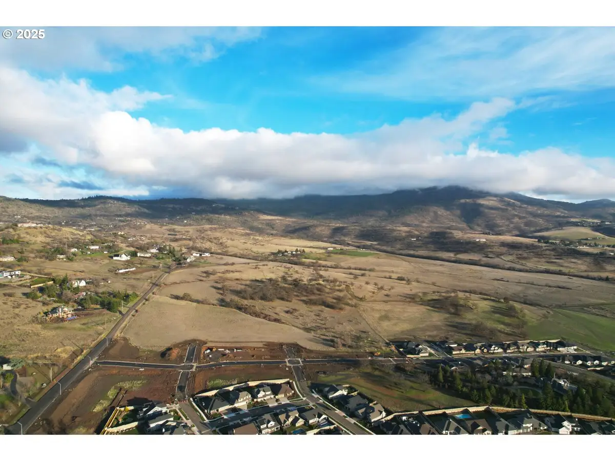 4900 Cherry Ln, Medford, OR 97504 - #1