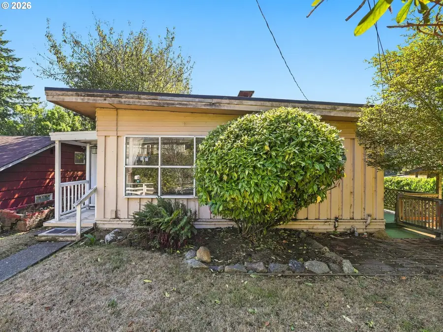 1065 Elm Ave, Coos Bay, OR 97420 - #2