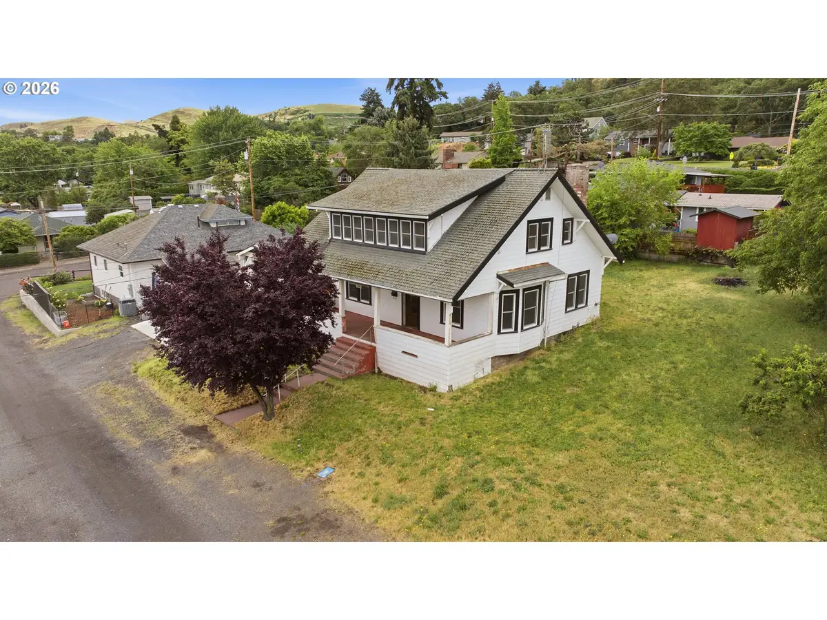 826 E 15th St, The Dalles, OR 97058 - #1