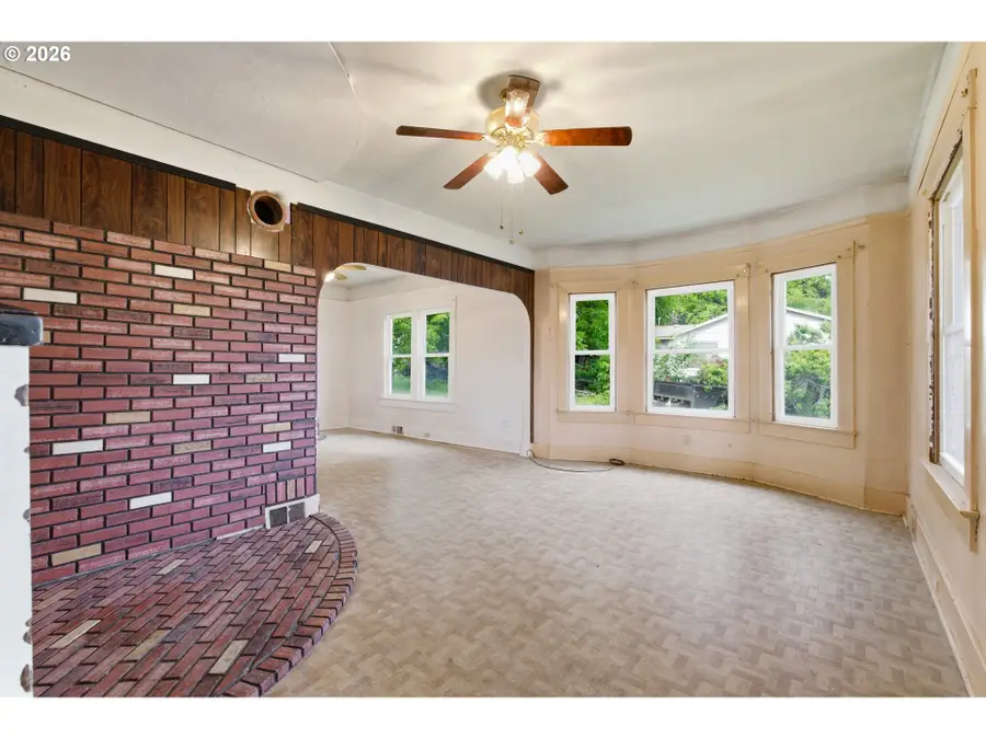 826 E 15th St, The Dalles, OR 97058 - #3