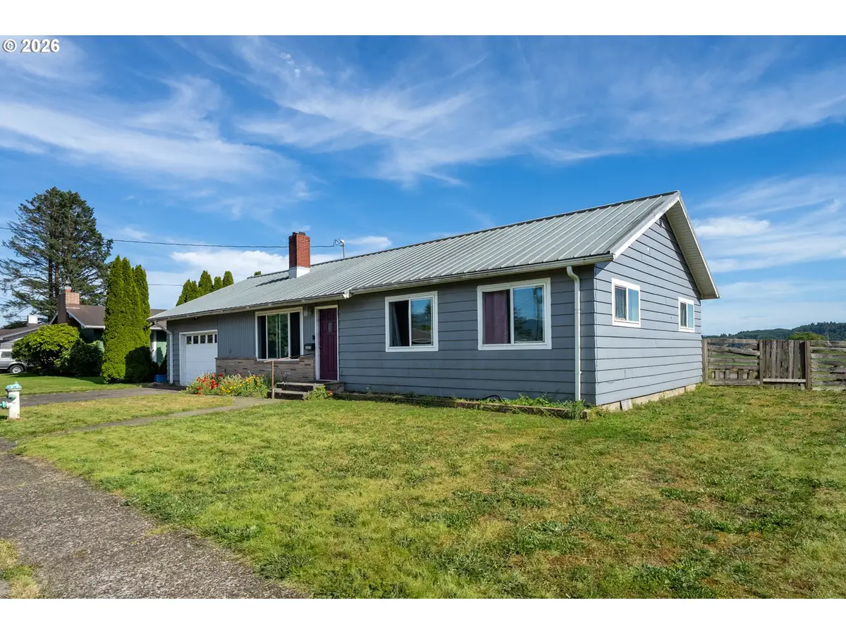 1207 9th St, Tillamook, OR 97141 - #1