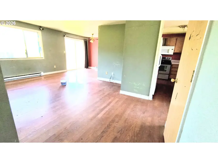 214 Valley Ct, Sutherlin, OR 97479 - #2