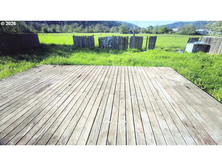 214 Valley Ct, Sutherlin, OR 97479 - #3