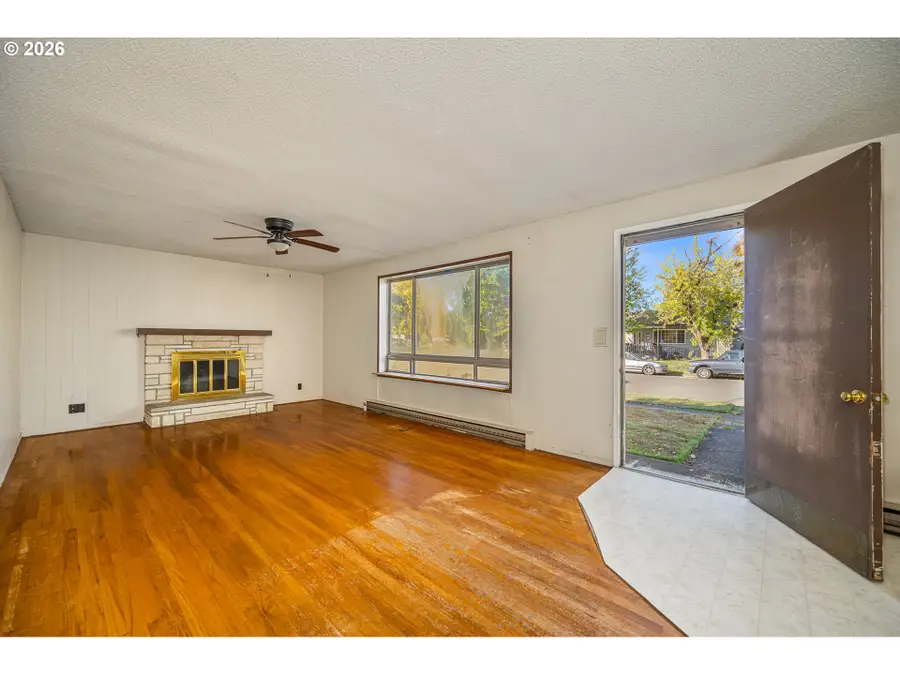 929 18th St, Springfield, OR 97477 - #3