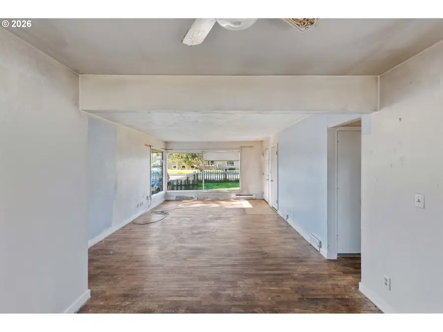 1015 Franklin Ave, Bandon, OR 97411 - #3
