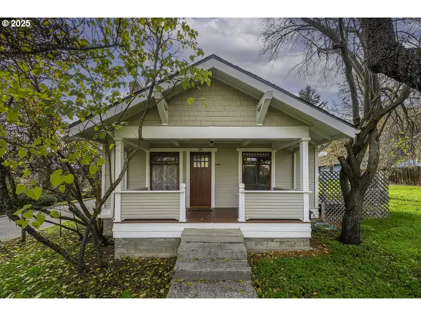 126 Nursery St, Ashland, OR 97520