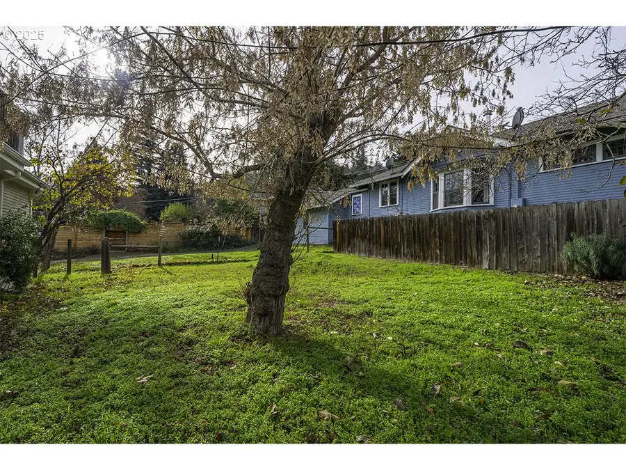 126 Nursery St, Ashland, OR 97520 - Image #3