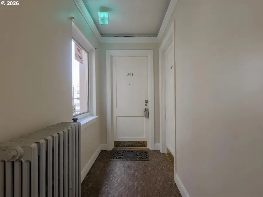 709 SW 16th Ave #304, Portland, OR 97205 - #3