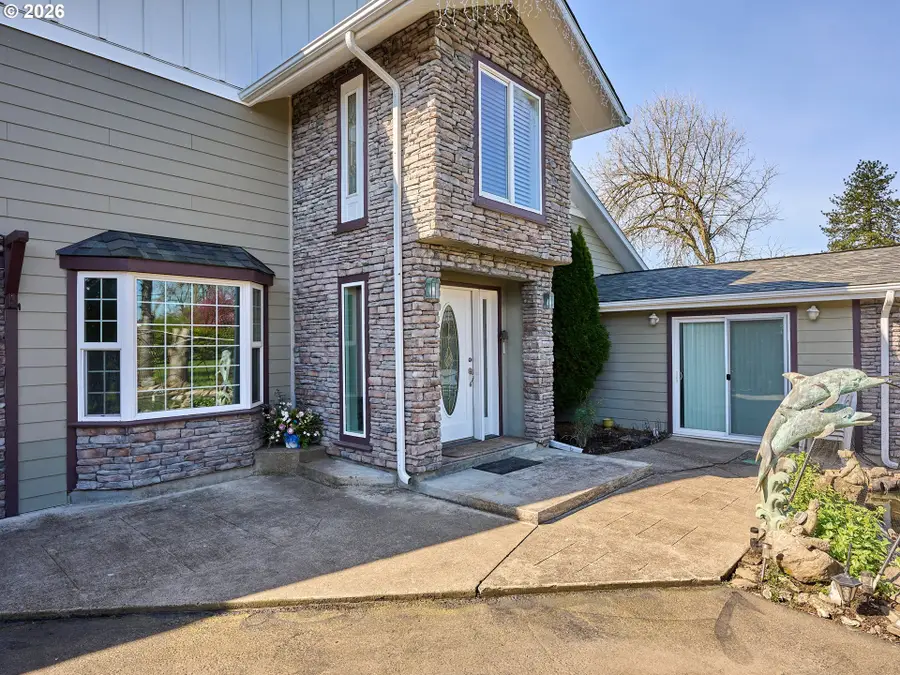 1640 E Lincoln Rd, Woodburn, OR 97071 - #2