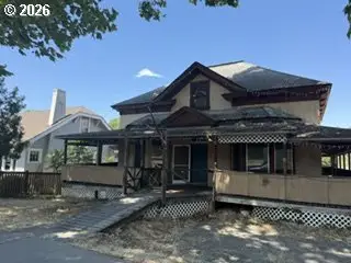 615 E 10th St, TheDalles, OR 97058